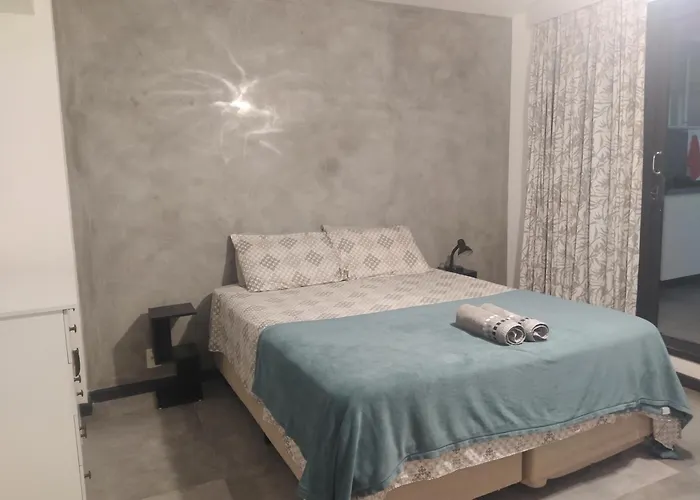 Deluxe Queen Studio